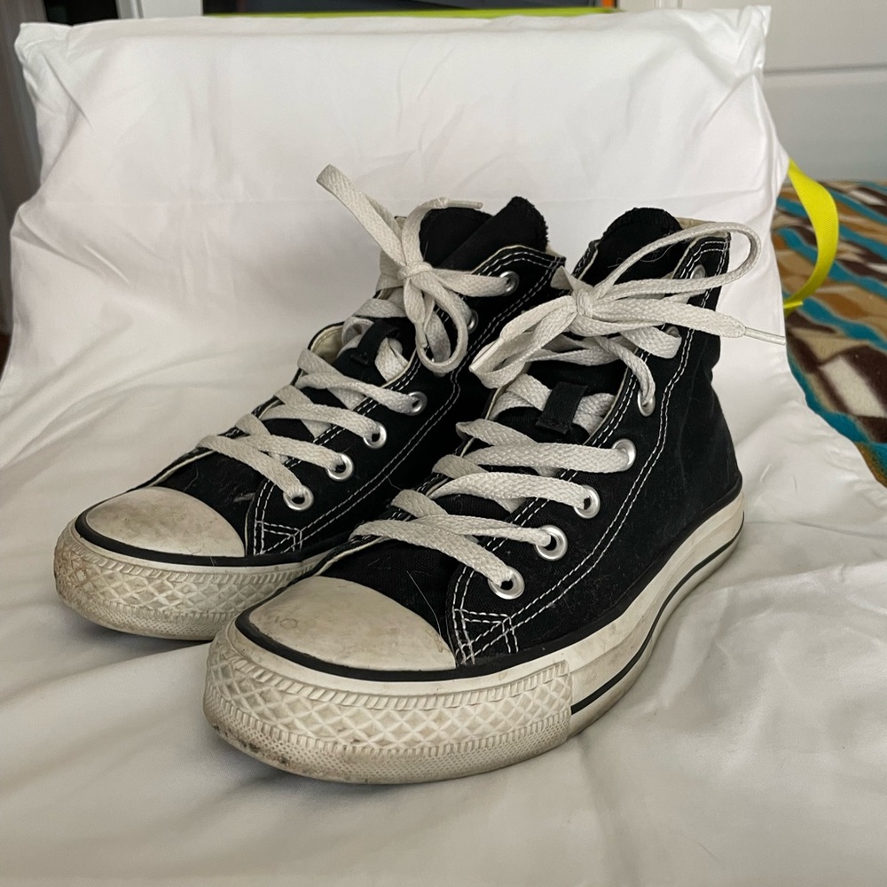 Converse Hightops Women’s 8/ Men’s 6